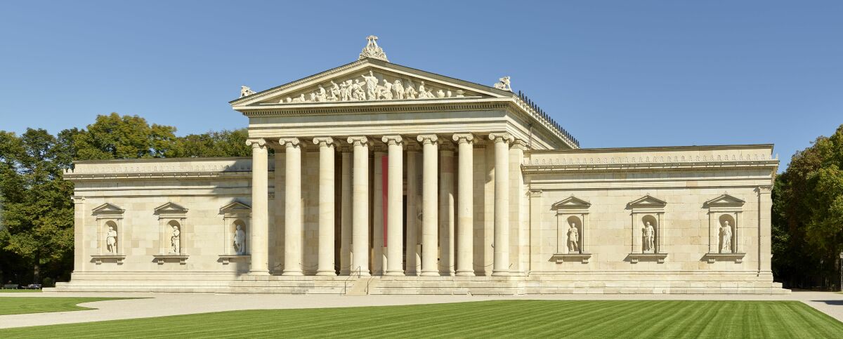 Für die Fassadenrestaurierung der Glyptothek am Münchner Königsplatz erhielten die am Bau Beteiligten den Bernhard Remmers Preis 2022 in der Kategorie „National“