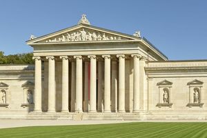  Für die Fassadenrestaurierung der Glyptothek am Münchner Königsplatz erhielten die am Bau Beteiligten den Bernhard Remmers Preis 2022 in der Kategorie „National“ 