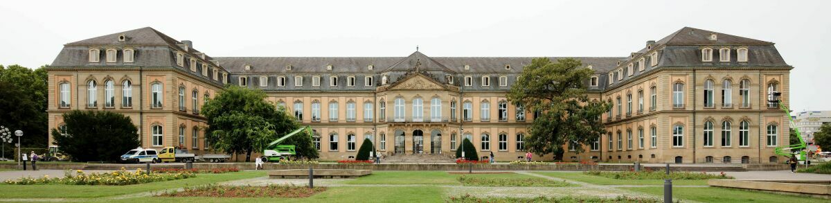 Das Stuttgarter Schloss währen der energetischen Ertüchtigung der Einfachverglasung