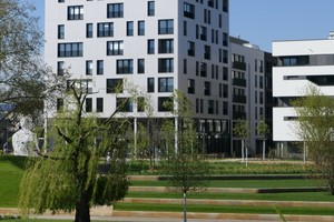  Als Modellprojekt für die Leistungsfähigkeit des urbanen Holzbaus wurde das Holzhochhaus Skaio in Heilbronn mit dem Deutschen Nachhaltigkeitspreis Architektur 2021 ausgezeichnet. Das Wohngebäude erhielt das DGNB-Zertifikat in Gold und einen DGNB-Diamanten für seine gestalterische und baukulturelle Qualität 