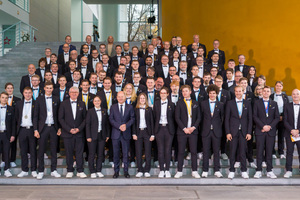  Bundeskanzler Olaf Scholz empfing die Deutsche Berufe-Nationalmannschaft im Bundeskanzleramt und sprach dem Team seine Anerkennung für die hervorragende Leistung bei der Weltmeisterschaft der Berufe aus 
