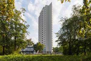  Die aufwändige, besondere Rückseitenfräsung der Faserzementtafeln Equitone [natura] wurde eigens für die Rekonstruktion des historischen Fugen- und Fassadenbildes des Aalto-Hochhauses in Bremen entwickelt  