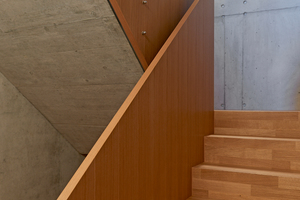  Die Trittstufen der Treppen wurden aus dem gleichen Eichenholz gefertigt, wie das Bauwerk-Parkett 