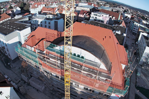  Das fast fertige, neu eingedeckte Dach der ehemaligen Uhrenfabrik in Schwenningen  