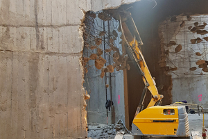  Die Handwerker entfernten jeweils die mittigen Silowände, also jeweils die Bereiche, an denen die sich gegenüberstehenden Röhren berühren 