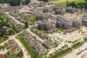  Als Ganzjahres-Destination bietet der Ferienpark neben den Wohnbauten eine moderne Gastronomie sowie zahlreiche Freizeitangebote 