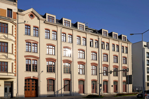  Bei der ehemaligen Notendruckerei C.G. Röder in Leipzig gab es für die neue Toranlage in Nussbraun (links) keine historische Vorlage 