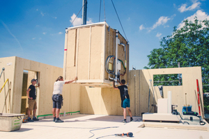  Tjiko produziert Badmodule. Optimiert für den Holzbau können Handwerksbetriebe ihren Kunden das Bad als fertiges Produkt einbauen. 