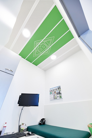 Das ?Borussen-Zimmer?: Außen ?Gyptone Activ?Air?, im Mittelfeld gefräste Rigips Bauplatte mit aufgebrachtem Logo von Borussia Mönchengladbach