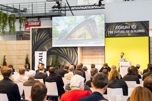  Ein umfangreiches Rahmenprogramm rundete das Angebot der BAU 2023 ab, dazu gehörten Vorträge und Diskussionsrunden im Forum C2 der Messe, Sonderschauen und Konferenzen zur Zukunft des Bauens 