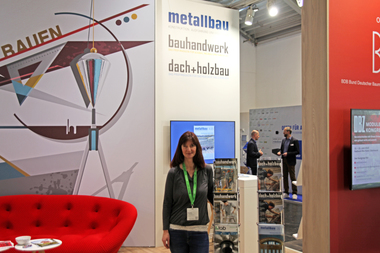 bauhandwerk-redakteurin-michaela-podschun-auf-der-messe-bau-muenchen.jpg