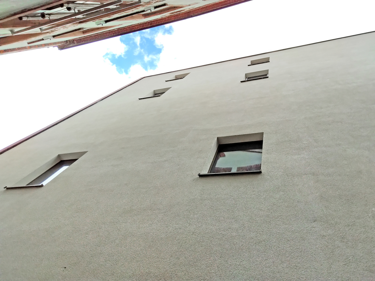 wellen-in-putzfassade.jpg
