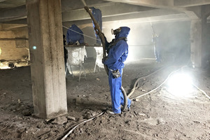  Beim Höchstdruckwasserstrahlen wird mit hohem Druck Wasser durch eine sehr kleine Düse gepresst, so dass mit dem Strahl der Beton abgetragen werden kann ohne den Stahl zu schädigen  