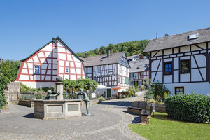  Mittelalter-Feeling pur: Im historischen Ortskern der Hunsrückgemeinde Herrstein hat sich ein einmaliges Ensemble aus jahrhundertalten Fachwerkhäusern erhalten 