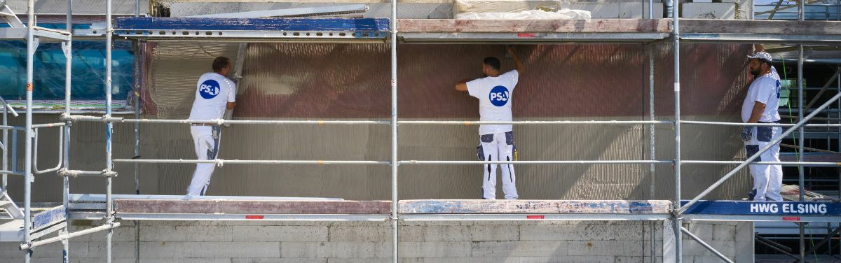 Die Fassade des Ceram.Stores in Kaarst wurde mit Mineralwolle-Platten gedämmt und anschließend armiert