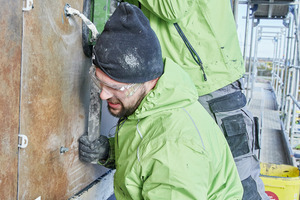  Mit dem Wärmedämm-Verbundsystem „weber.therm style“ lassen sich großformatige Naturstein- und Keramikplatten direkt auf der Dämmebene verkleben 