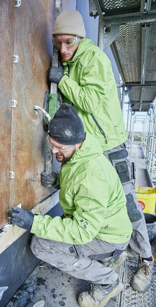 Mit dem Wärmedämm-Verbundsystem „weber.therm style“ lassen sich großformatige Naturstein- und Keramikplatten direkt auf der Dämmebene verkleben