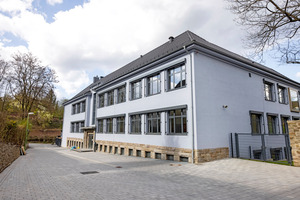  Der Bestandsbau der Dilldorfschule wurde modernisiert und für die Anforderungen einer zweizügigen Gemeinschaftsgrundschule ausgerichtet  