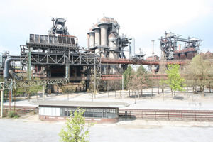  Im Landschaftspark Duisburg Nord, in einem stillgelegten Hüttenwerk, findet der 1. Fachkongress „Bauen im Bestand“ statt    