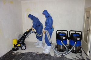  Auch in vielen Bodenklebern ist Asbest enthalten. Ein umfassender Schutz beim Abschleifen des Untergrundes ist daher wichtig 