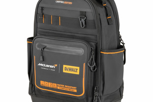  Neben den beiden Akku-Schlagschraubern/Schlagbohrschraubern gibt es fünf Rucksäcke aus der „Dewalt McLaren F1 Team“-Edition zu gewinnen. Die Rucksäcke bieten viele Verstaumöglichkeiten für kleinere Werkzeuge und Zubehör 