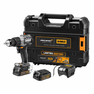 Der 18 Volt-XR-Akku-Schlagbohrschrauber "DCD85ME2GT" inklusive zwei „Powerstack“-Akkus (18 Volt / 1,7 Ah) im McLaren-Design von Dewalt