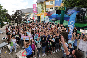  Uuund hoch!“ Dieser Schultag an der Lautenbergschule in Suhle endete mit strahlenden Gesichtern und viel Farbe an den Händen. 