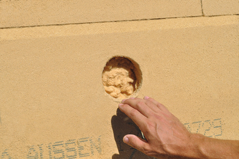 Einblasdämmung aus Holzfaser Wie man Hohlräume mit Holzfasern ausblasen  kann - Bauhandwerk