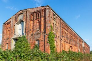  Die vielen Jahrzehnten des Leerstandes und der nur sporadischen Nutzung war aus dem ehemaligen Zollspeicher in Emden eine Industrieruine geworden 