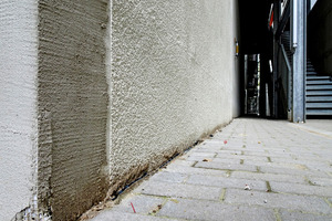  Auch hier unschön: Putzanschluss auf Höhe eines Übergangs vom Sockelputz zum Fassadenputz 