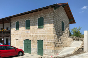  Auch das so genannte Kellerhaus wurde saniert. Im Obergeschoss befindet sich heute eine Wohnung, das Erdgeschoss wird nach wie vor als Kühl- und Lagerraum genutzt 