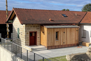  Auch das so genannte Kellerhaus wurde saniert. Im Obergeschoss befindet sich heute eine Wohnung, das Erdgeschoss wird nach wie vor als Kühl- und Lagerraum genutzt 