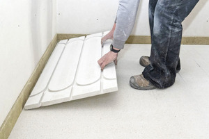  Die Fußbodenheizelemente konnten dank des handlichen Formats von 500 x 1000 mm schnell und einfach verlegt werden 