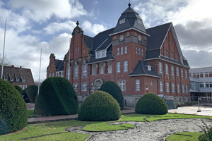  Das Rathaus von Papenburg wurde 1913 in Ziegelbauweise errichtet und steht unter Denkmalschutz  