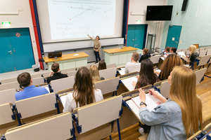  Die Maler- und Lackiererinnung Rhein-Main schuf in Kooperation mit der Frankfurt University of Applied Sciences (Frankfurt UAS) ein duales Studium  