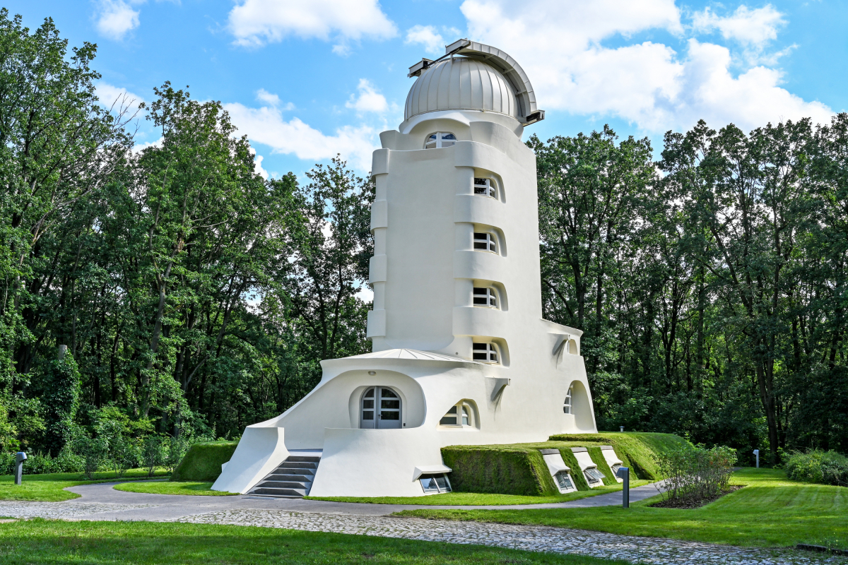 Der Einsteinturm in Potsdam vor Beginn der Instandsetzungsarbeiten