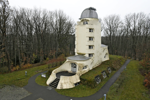  Der Einsteinturm in Potsdam vor Beginn der Instandsetzungsarbeiten 