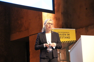  Christine Buddenbohm vom Zentralverband Deutsches Baugewerbe referierte über Chancen beim Bauen im Bestand 