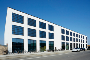  Moderne Büros im transformierten Lagerbau: Mit dem Umbau des Industriegebäudes wurde ein abrissgefährderter Altbau erhalten 