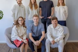  Das junge Team hinter „Cocrafter": Johannes Lutz (Mitte sitzend) ist Geschäftsführer des Start-ups 