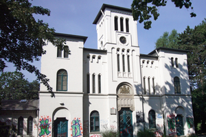  Graffiti-Sprayer hatten sich am Pumpenhaus in den Herrenhäuser Gärten in Hannover verewigt 