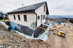  Bei diesem Einfamilienhaus in Simmerath bei Aachen musste die Feuchtigkeit im Mauerwerk schnell beseitigt werden 