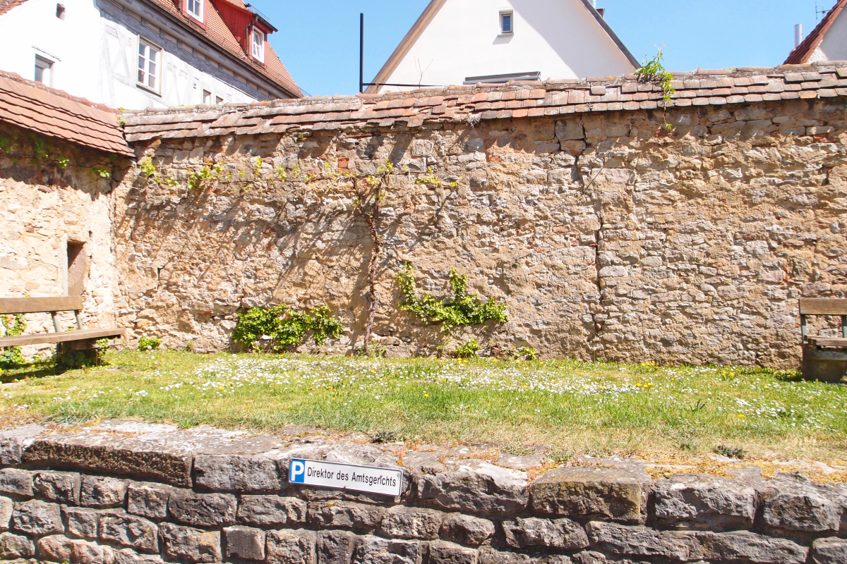 Die Gartenmauer des Amtsgerichts Besigheim vor der Sanierung