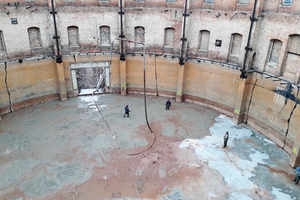  Nach Abtragen der Schotterfüllung wurde Unterwasserbeton eingebracht 