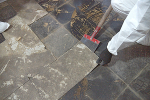  In den 1960er Jahren wurden häufig asbesthaltige PVC-Bodenplatten verlegt. Diese werden auch Floor-Flexplatten genannt 