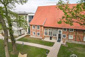  Neubau und Fachwerkhaus bilden in Mastholte eine Einheit und sind umgeben von einem idyllischen Garten 