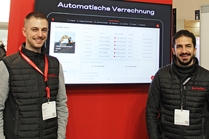  Manuel Kimanov (links) und Nassiem Beyer von Syniotec erklärten, wie die digitale Ortung von Maschinen funktioniert    