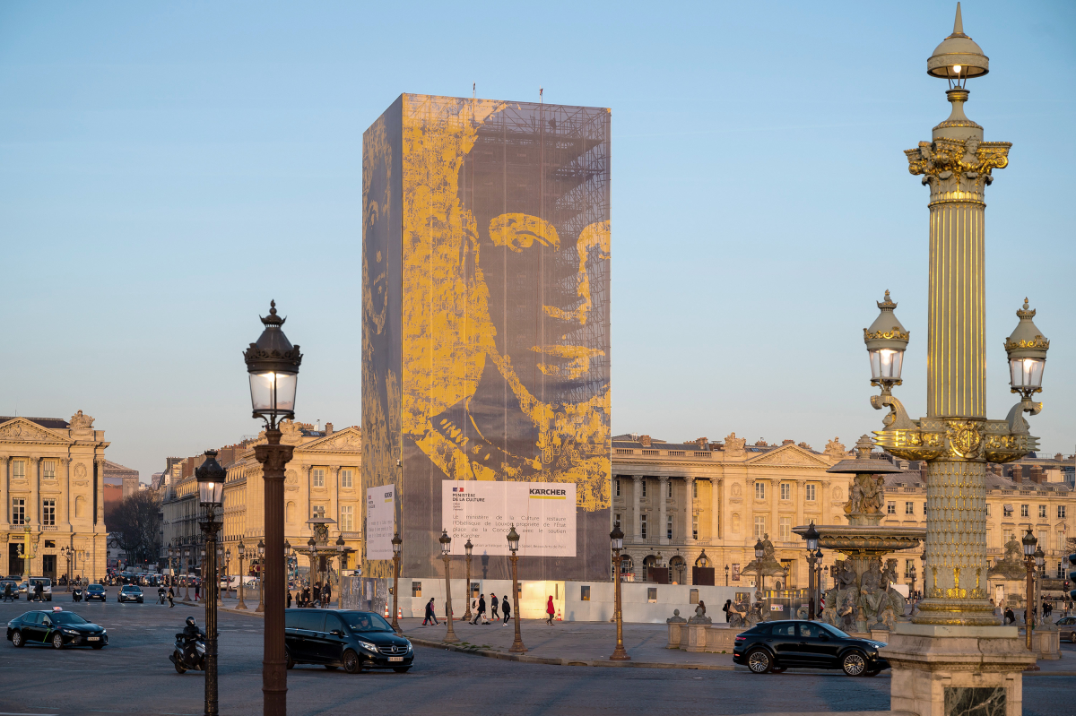2 Wird die gesamte Außenhülle eines Objekts gereinigt, wie hier beim Obelisken in Paris, ist oft eine umfassende Einrüstung nötig