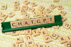  ChatGPT ist mehr als eine reine Spielerei. Richtig angewendet lassen sich beispielsweise standardisierte Texte schnell erstellen 