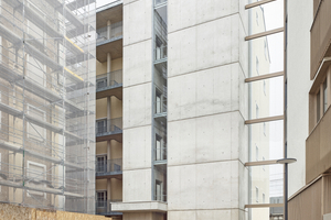  Vor dem ehemaligen Maschinenhaus sitzt das neue Treppenhaus mit Laubengangerschließung 